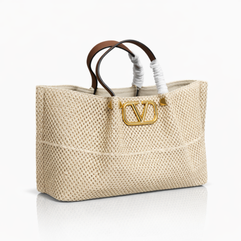 Specifications:  • Base length: 13.8 in / 35 cm • Height: 9.8 in / 25 cm • Width: 6.7 in / 17 cm • Handle drop: 6.7 in / 17 cm • Strap drop: N/A (dual top handles only)