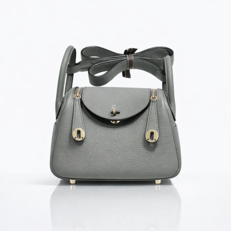 HERMÈS  Lindy Mini – Etain Clemence Leather with Gold Hardware